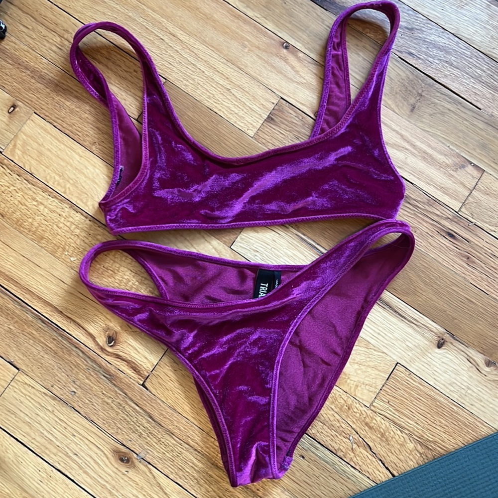 SOLD 🚫🚫🚫 Velvet magenta Triangl Bikini - great condition